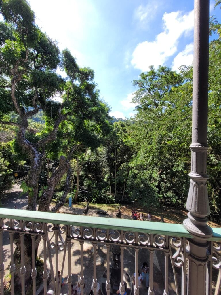 Vista da varanda do Museu Histórico da Cidade com mata atlântica na Gávea