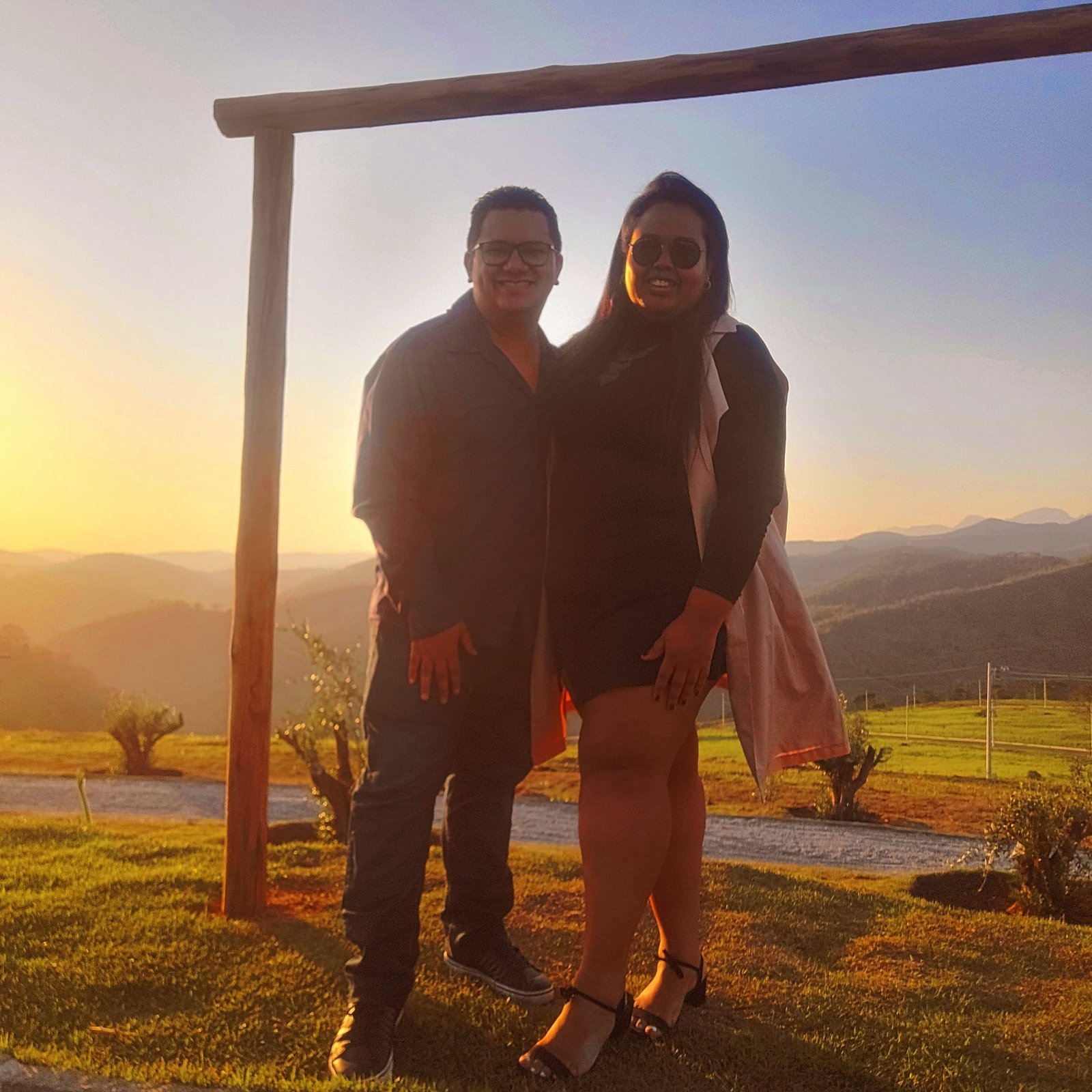 Casal na pizzaria borgo del vino em areal