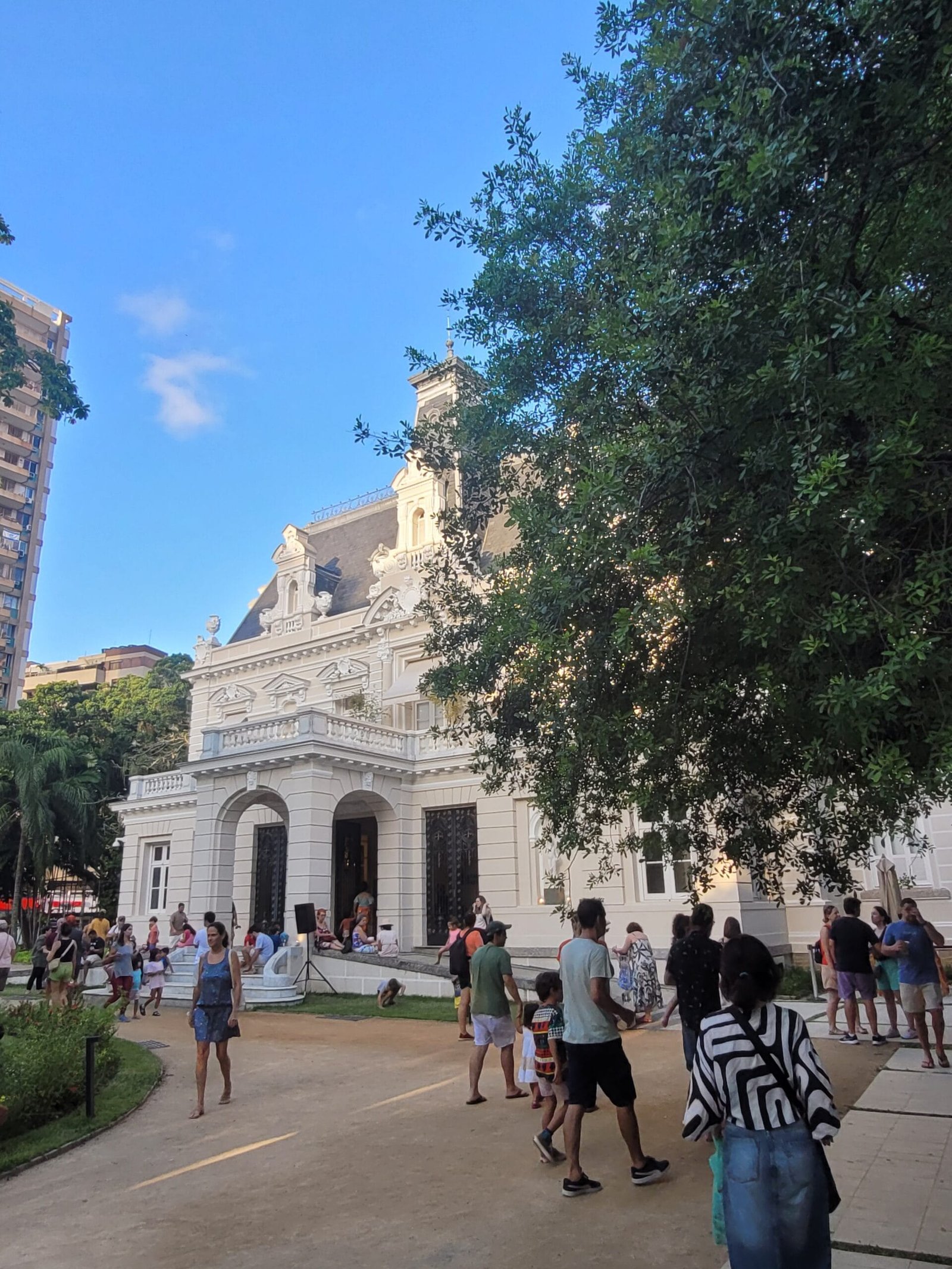 Casa Firjan em Botafogo: Guia Completo + Nossa Experiência no Refúgio Cultural Mais Charmoso do Rio 1 Fachada histórica da Casa Firjan em Botafogo