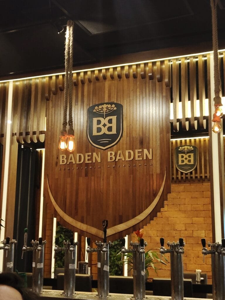 Maguje no Rio de Janeiro: Vale a Pena? Preços, Vista para o Cristo e Como Pagar Metade com Duo Gourmet 3 Área da cervejaria Baden Baden dentro do Maguje no Jockey Club