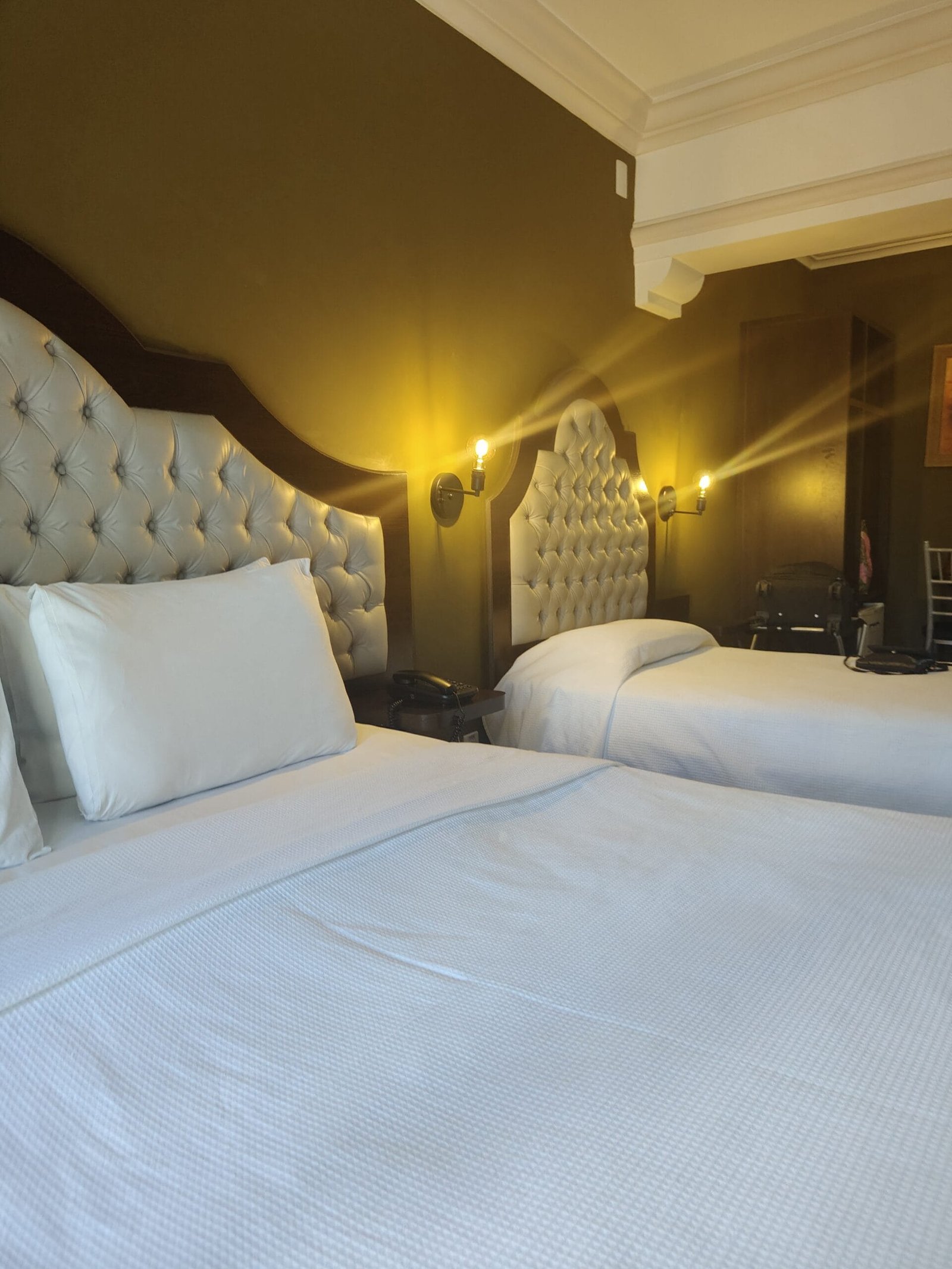 Quarto com duas camas de solteiro no Castelo de Itaipava em Petrópolis RJ