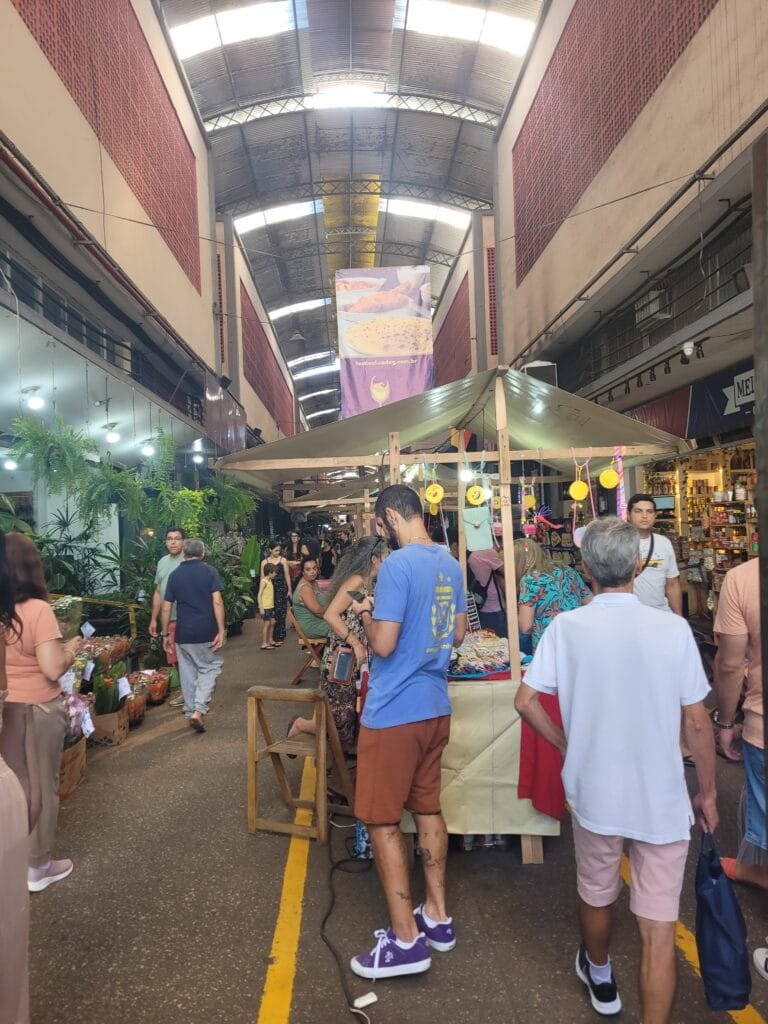 Corredor interno da CADEG Mercado Municipal do Rio de Janeiro em Benfica