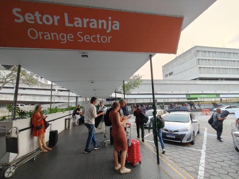 Mudança do local de embarque do Uber no aeroporto galeão