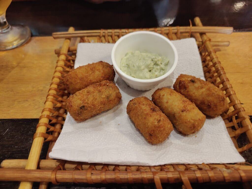 Point do Açaí Belém: Tradição Amazônica e Sabores Autênticos em Cada Prato 3 Bolinho de pirarucu no Point do Açaí em Belém