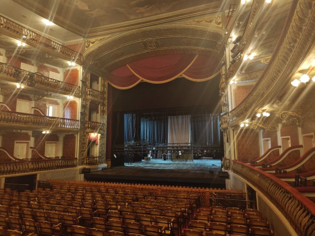 plateia e palco do Teatro da Paz em Bel&eacute;m