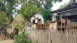 vila r&uacute;stica de Cara&iacute;va Bahia com praias e ruas de areia