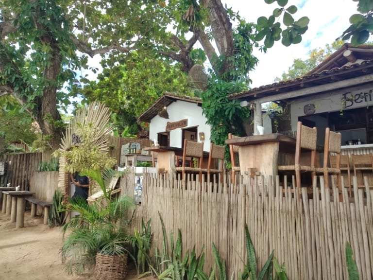 vila rústica de Caraíva Bahia com praias e ruas de areia
