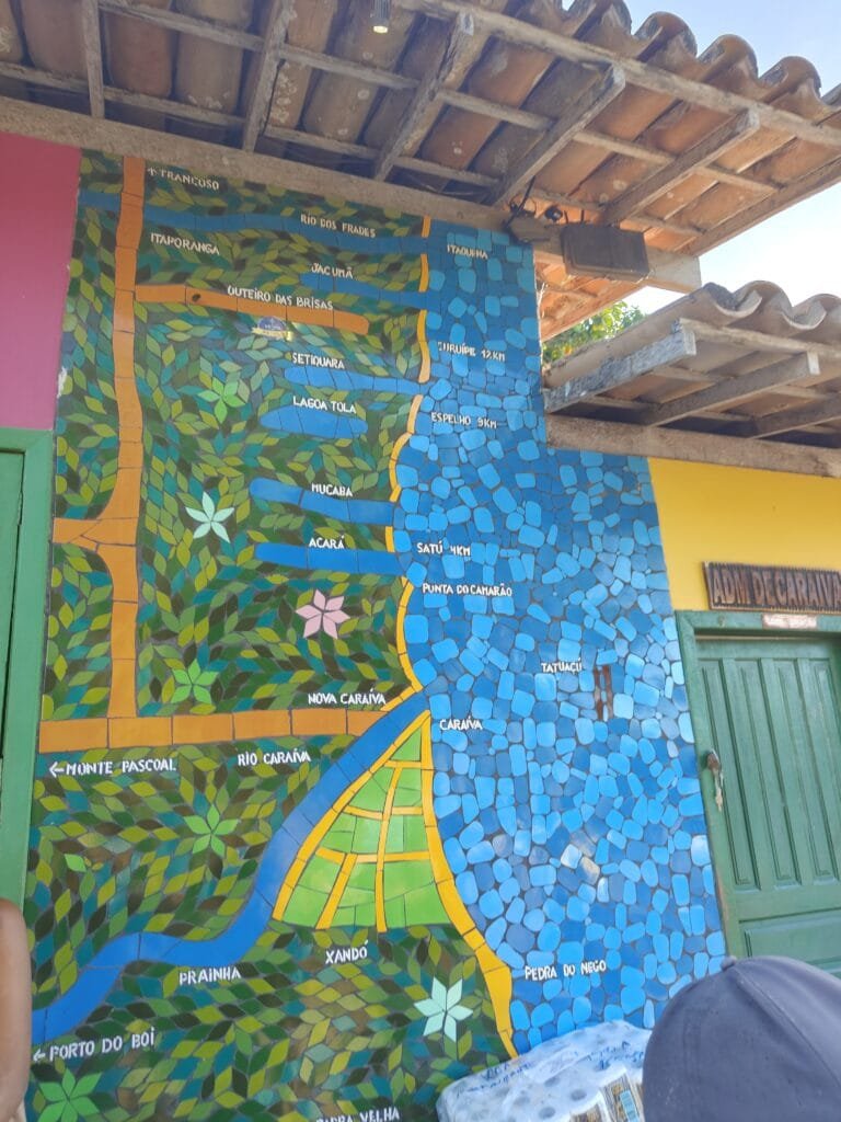 Mapa turístico da região de Caraíva com praias e atrações próximas