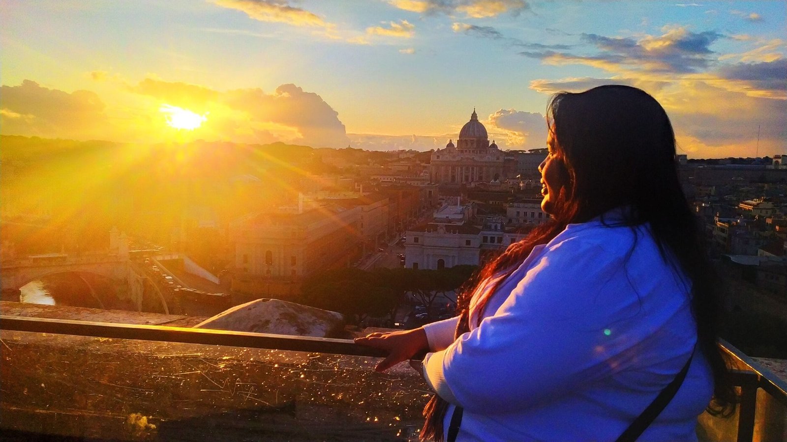 Vista panorâmica de Roma ao pôr do sol com a Basílica de São Pedro ao fundo – Roma guia completo