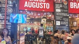 Bar do Augusto na Lapa RJ com petiscos e ambiente boêmio