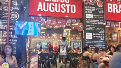 Bar do Augusto na Lapa RJ com petiscos e ambiente boêmio