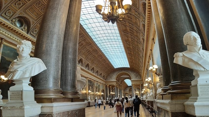 Roteiro de 11 Dias pela Europa, Vista do Castelo de Versalhes durante a viagem da Europa