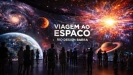 Exposição imersiva Viagem ao Espaço no Rio Design Barra, com projeções em 360 graus de planetas, galáxias e o Big Bang, combinando ciência, tecnologia e arte no Rio de Janeiro.