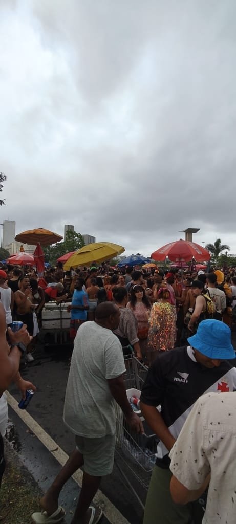 Bloco de rua lotado durante o Carnaval do Rio de Janeiro