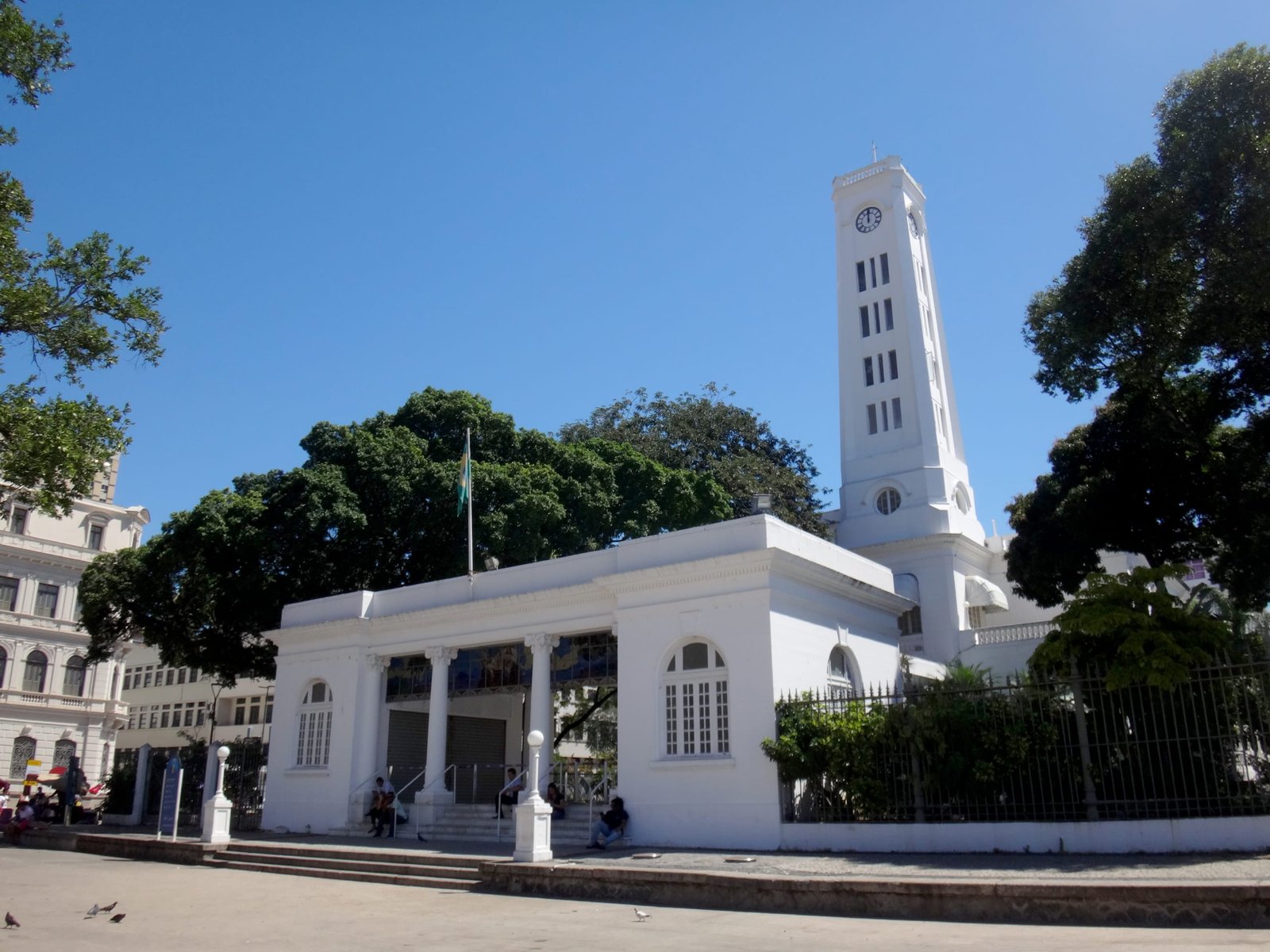 Edifício Touring no Rio de Janeiro: o prédio histórico que virou o novo polo gastronômico da Praça Mauá (2026) 5 Edifício Touring no Rio de Janeiro: o prédio histórico que virou o novo polo gastronômico da Praça Mauá (2026)
