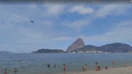 Praia do Rio de Janeiro com vista do Pão de Açúcar, uma das melhores praias do Rio de Janeiro em 2026