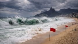 Quando evitar praias no Rio de Janeiro por ressaca, chuva e eventos