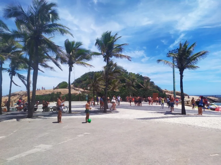 Arpoador no Rio de Janeiro uma das melhores praias do rio para ver o p&ocirc;r do sol