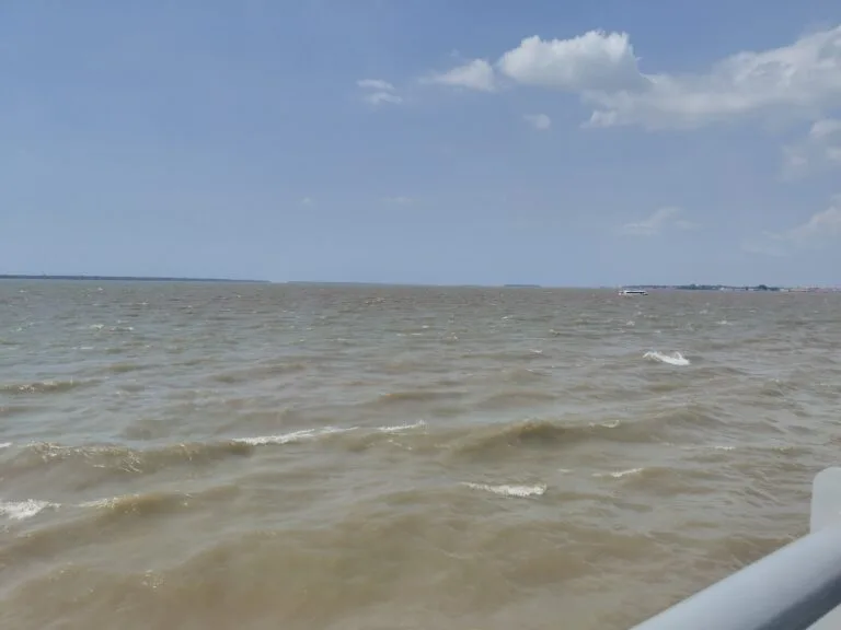Vista do rio em Bel&eacute;m do Par&aacute; representando a paisagem amaz&ocirc;nica