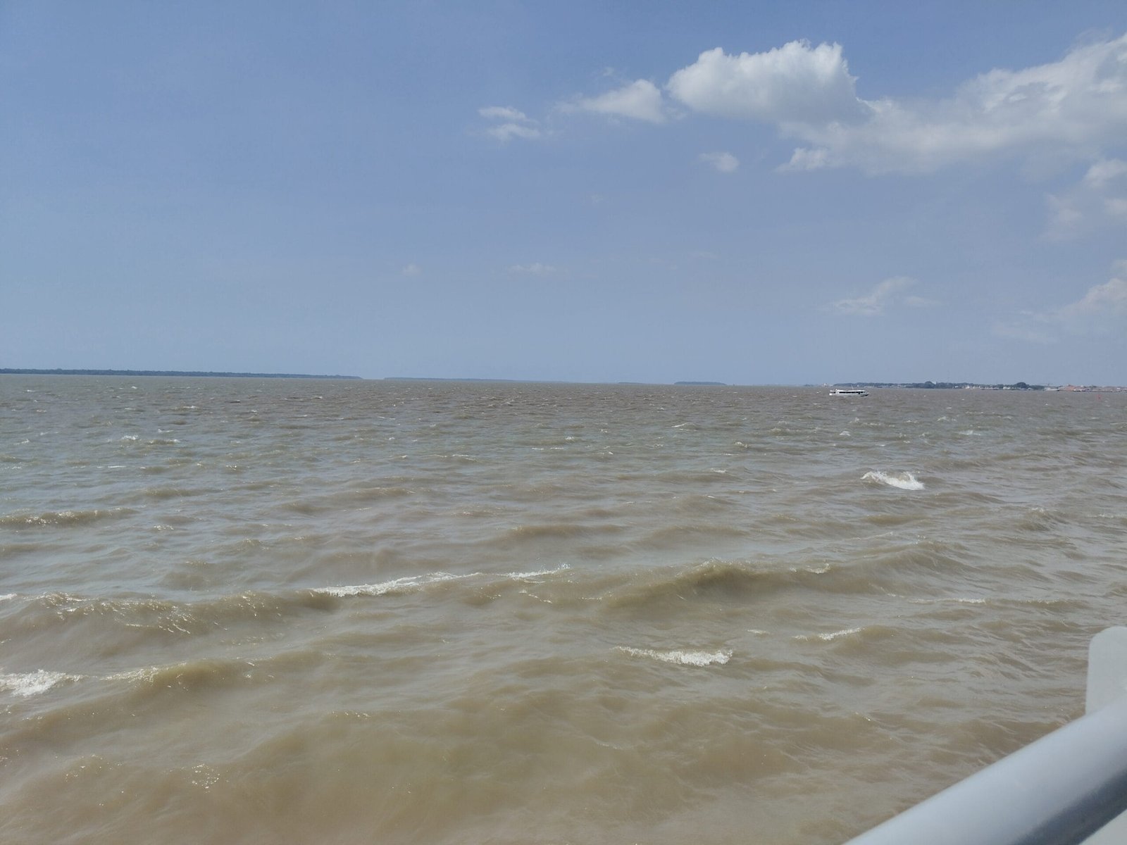 Vista do rio em Belém do Pará representando a paisagem amazônica