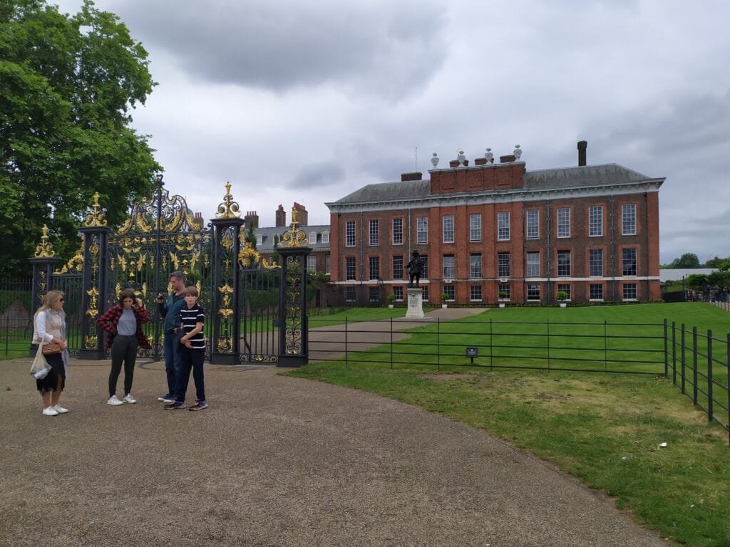 Destinos Internacionais: Guia Definitivo para Planejar Sua Viagem ao Exterior com Estratégia (2026) 4 Kensington Palace em Londres