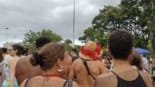 Foliões curtindo bloco de rua no Rio de Janeiro durante o ponto facultativo do Carnaval 2026