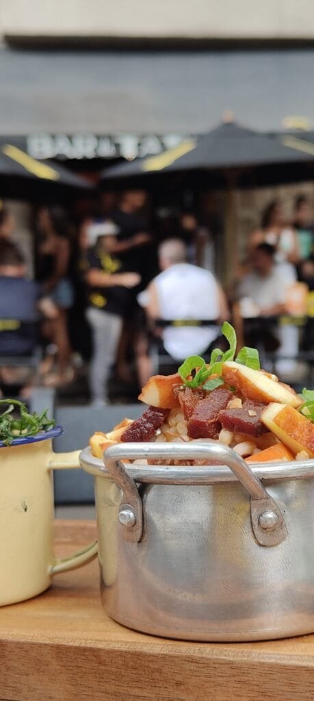 detalhe petisco maria isabel da tati carne seca arroz queijo coalho comida di buteco 2026