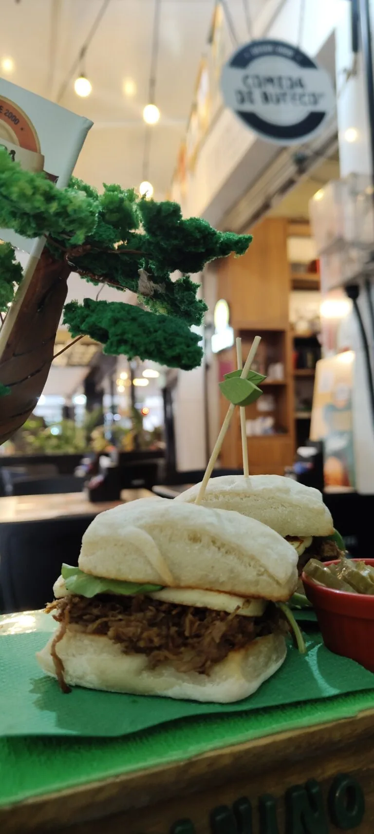 petisco nao e madeira mas ta cheio de cupim il panino copacabana comida di buteco 2026 mini sanduiche de cupim com queijo coalho