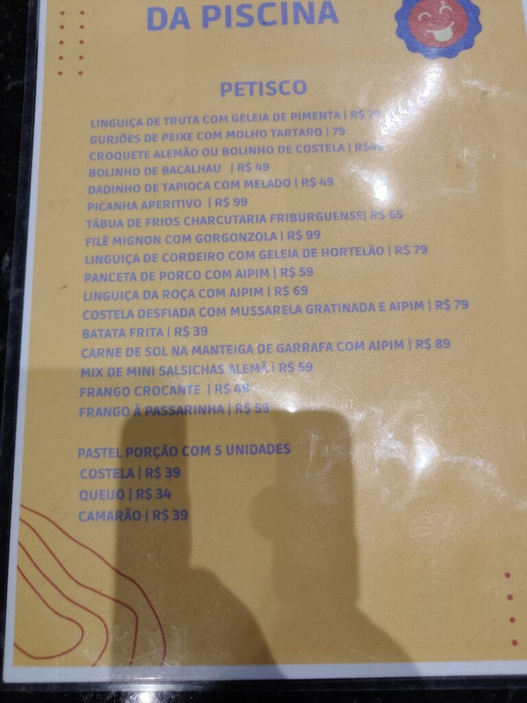 card&aacute;pio da piscina do hotel vila su&iacute;&ccedil;a 1818 em nova friburgo
