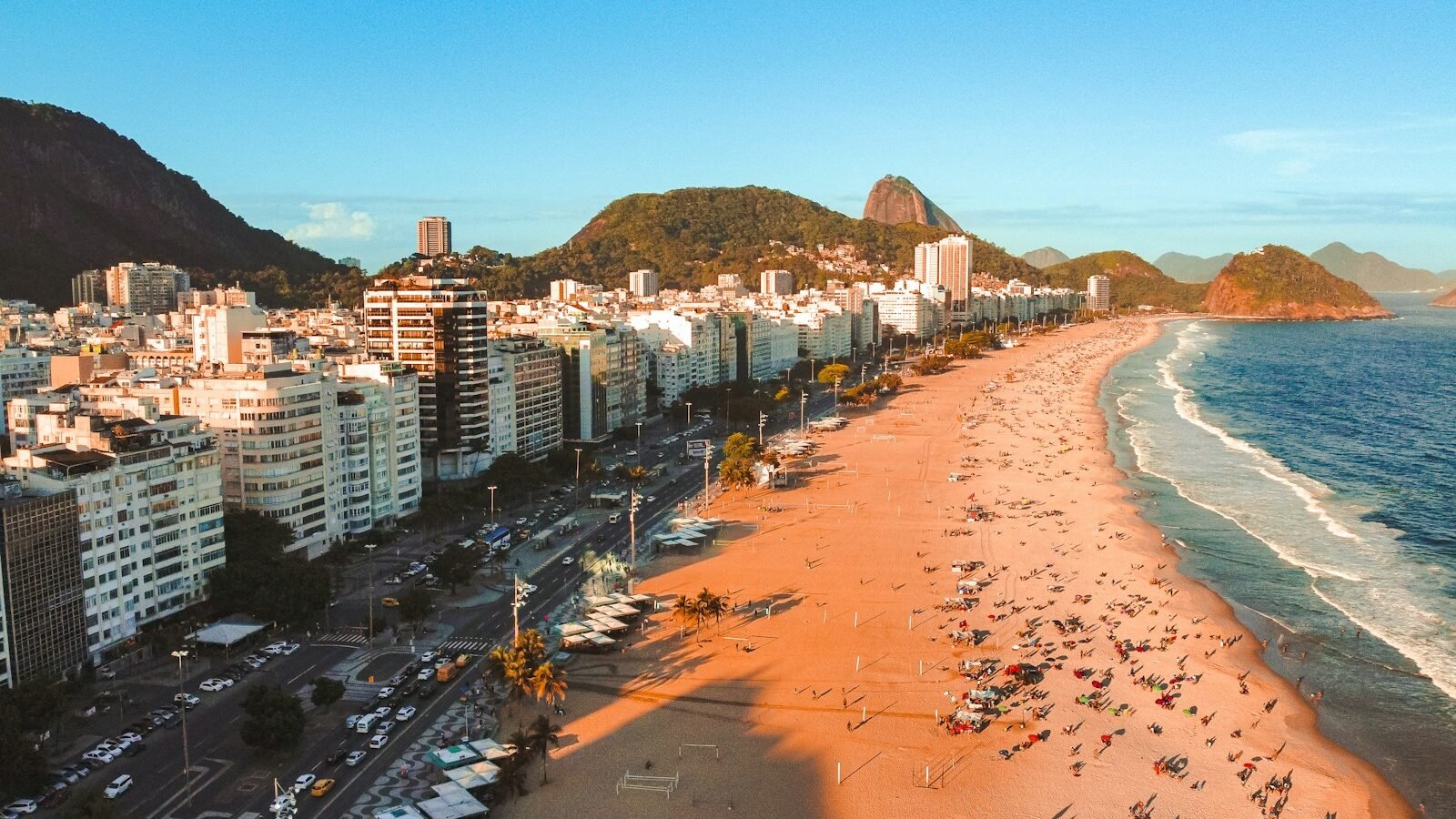 Essential Products for Rio de Janeiro 1 Praia de Copacabana no Rio de Janeiro
