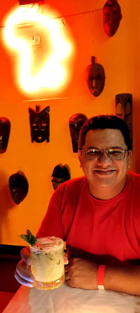 Dida Bar no Rio: vale a pena conhecer o restaurante africano da Lapa? 9 dida bar rio de janeiro drink neon africa