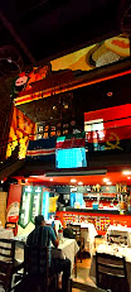 Dida Bar no Rio: vale a pena conhecer o restaurante africano da Lapa? 4 Salão e bar do Dida Bar no Rio de Janeiro