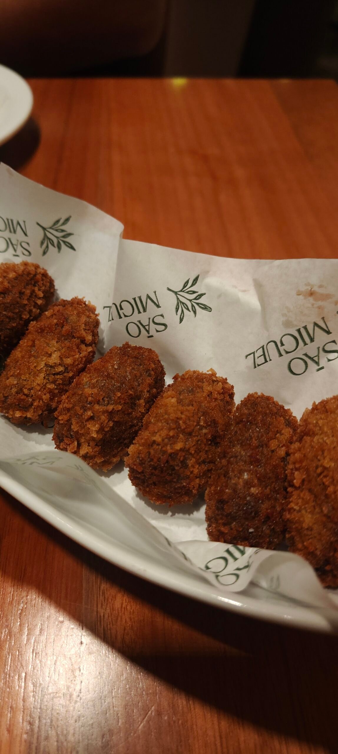 Restaurante São Miguel em Botafogo vale a pena? Nossa experiência e quanto gastamos 10 Croquetes de picanha servidos como entrada no Restaurante São Miguel, em Botafogo.