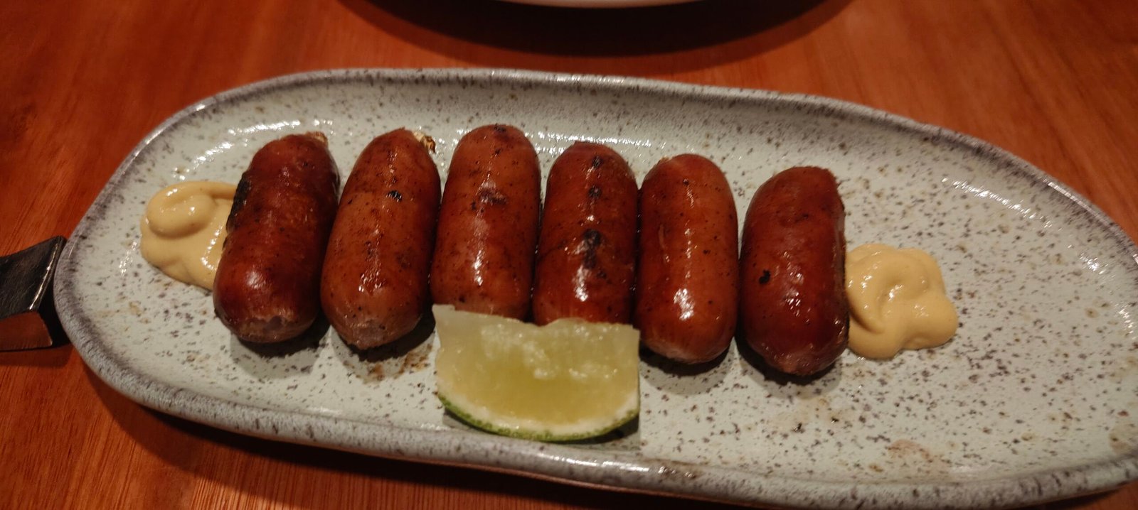 Restaurante São Miguel em Botafogo vale a pena? Nossa experiência e quanto gastamos 11 Linguiça de costela Black Angus servida no Restaurante São Miguel, em Botafogo.