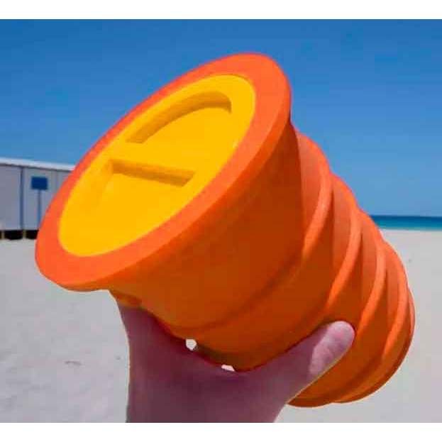 Cofre disfar&ccedil;ado para guardar objetos na praia no Rio de Janeiro
